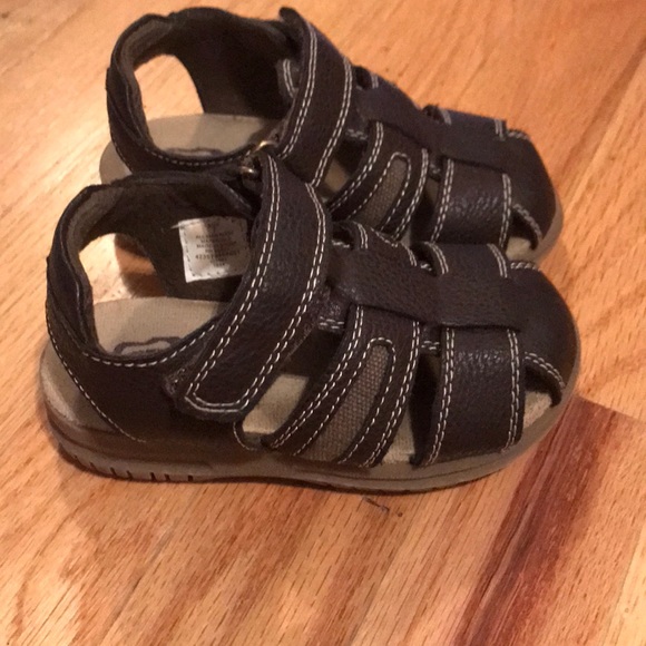 Children’s place boys Velcro sandals. Size 7 - Picture 2 of 5